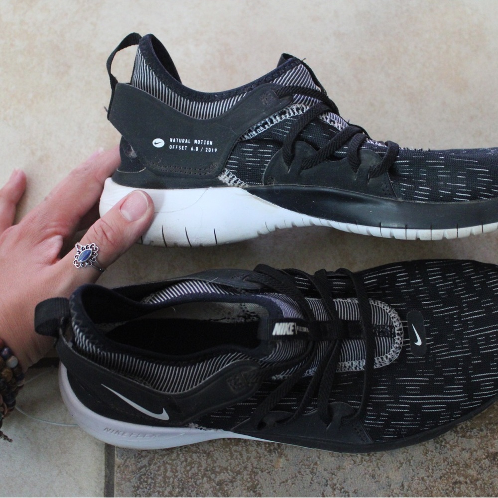 Nike Black and White Women’s Athletic Shoes